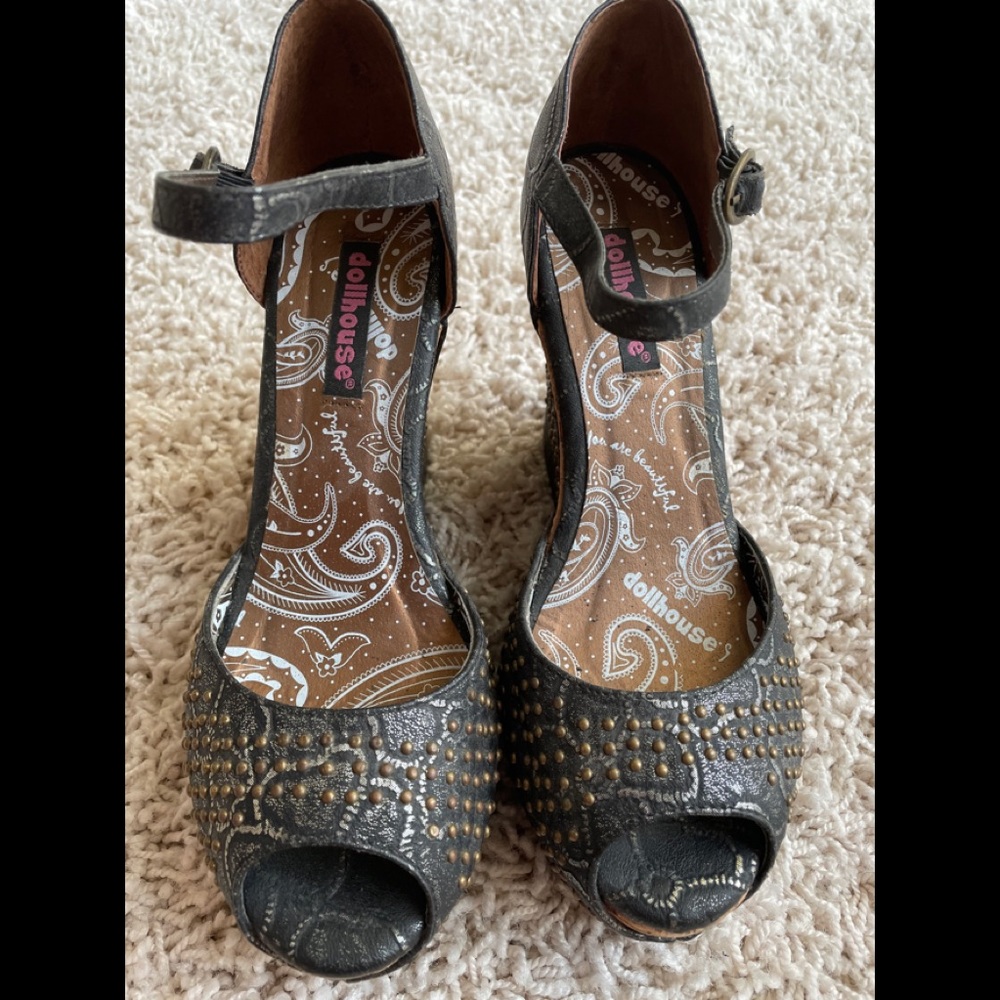 Dollhouse Kendra wedge peep toe